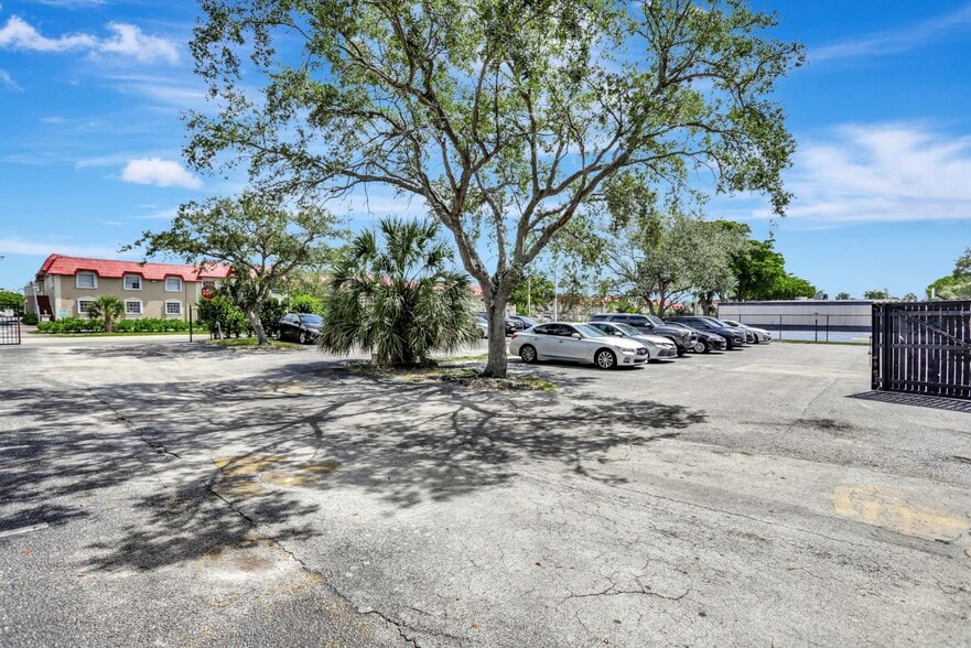 More Photos Of 959 SE 6th Ave, Deerfield Beach Schools For Sale