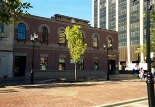 More Photos Of 15 SW Old State Capitol Plz, Springfield Office For Lease