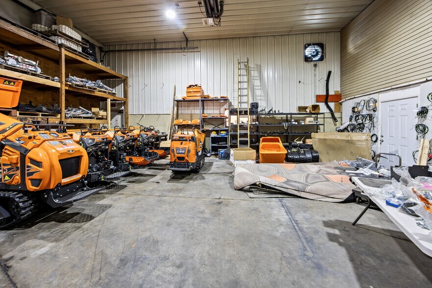 More Photos Of 292 Roosevelt Dr, Seymour Garden Center For Lease