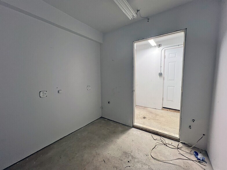 More Photos Of 2010 Schaper Ave, Erie Warehouse For Sale