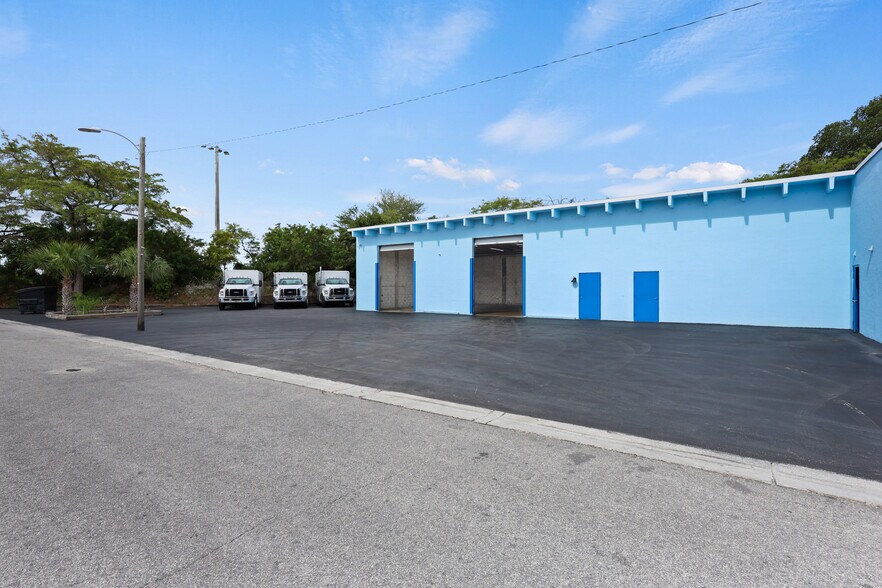 More Photos Of 2605 Kelly Ln, Lake Worth Light Distribution For Lease
