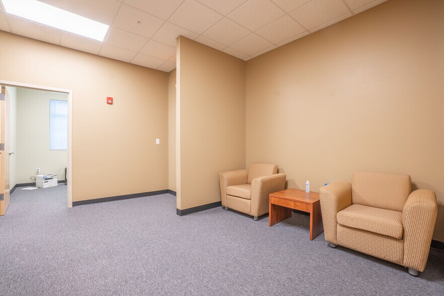 More Photos Of 227 Monogard Dr, Manchester Medical For Sale