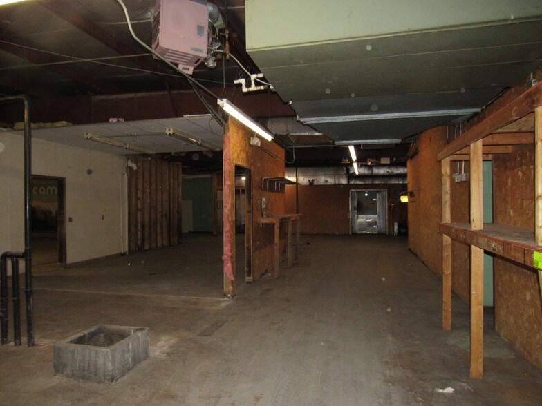 More Photos Of 275 Laing St, Redgranite Supermarket For Lease