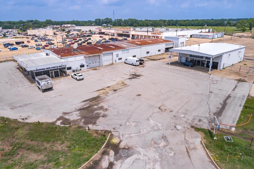 More Photos Of 1608 W Moore Ave, Terrell Auto Dealership For Sale