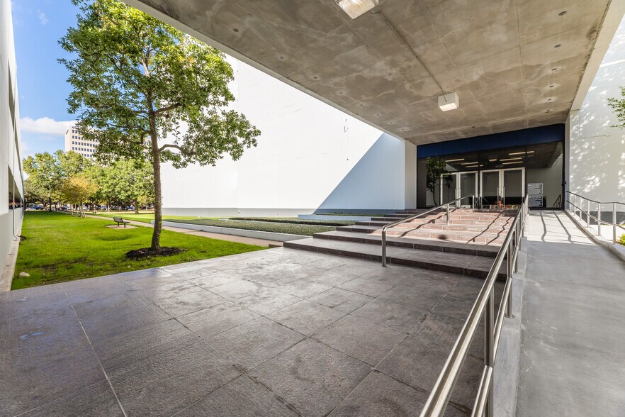 More Photos Of 6500 West Loop South, Bellaire Medical For Lease