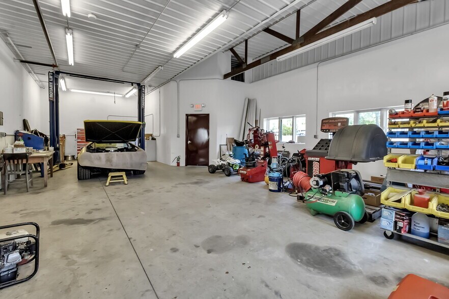 More Photos Of 7120 Seneca St, Elma Warehouse For Lease