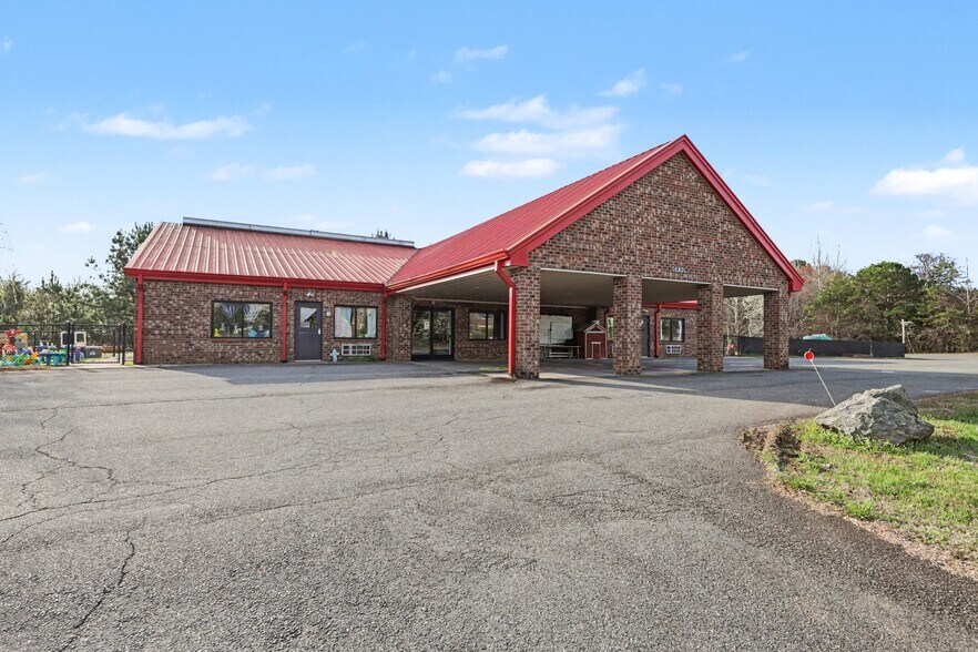 More Photos Of 6490 Franz Warner Pky, Whitsett Daycare Center For Sale