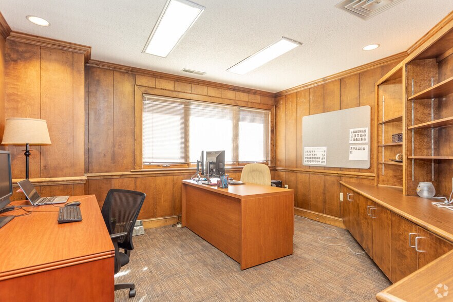 More Photos Of 905 Johns Hopkins Dr, Greenville Medical For Sale