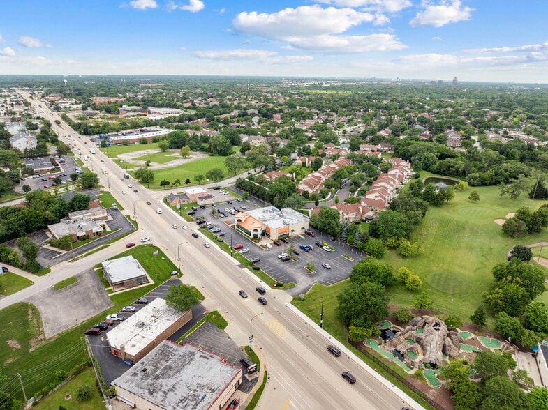 More Photos Of 980 W Lake St, Addison Restaurant For Sale