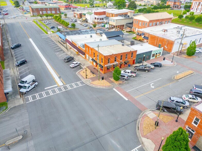 More Photos Of 110 E Market St, Chatsworth Flex For Sale