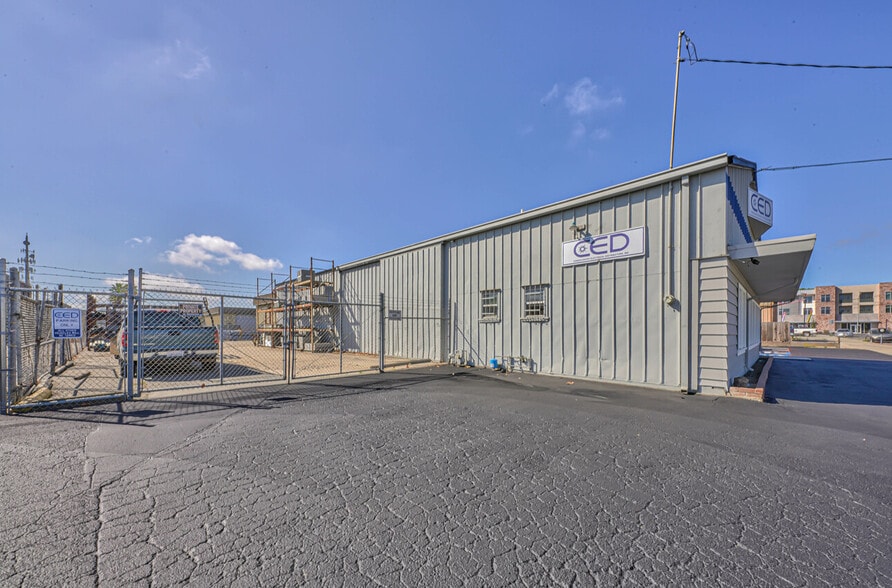 More Photos Of 50 Chamberlain St, Salinas Warehouse For Sale