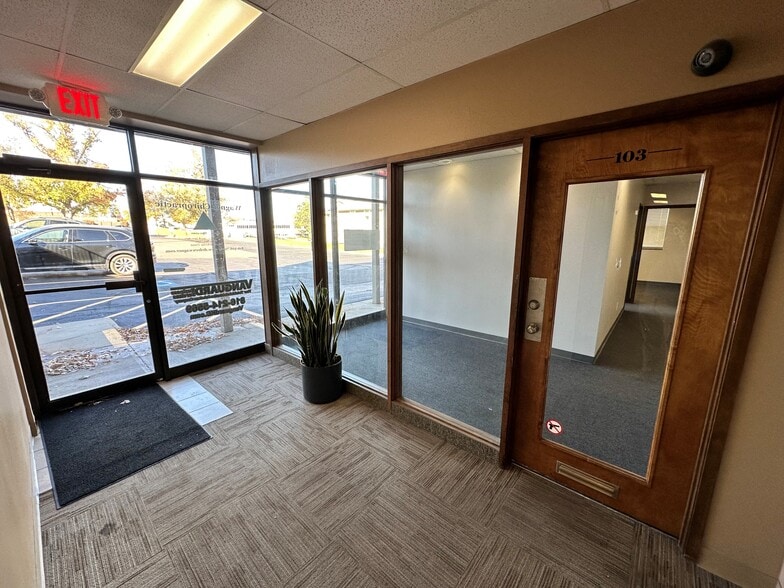 More Photos Of 2601 NE Kendallwood Pky, Gladstone Office For Lease