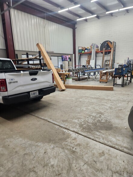 More Photos Of 1625 Weld Rd, Elgin Warehouse For Lease