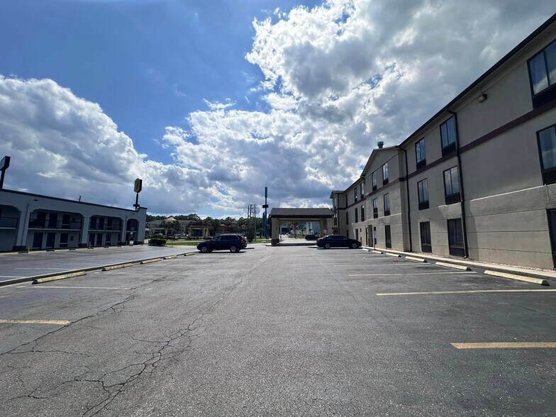 More Photos Of 5635 Tillmans Corner Pky, Theodore Hotel For Sale