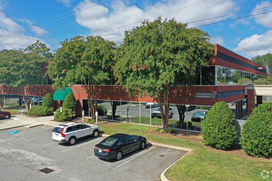 More Photos Of 1208 Eastchester Dr, High Point Office For Sale