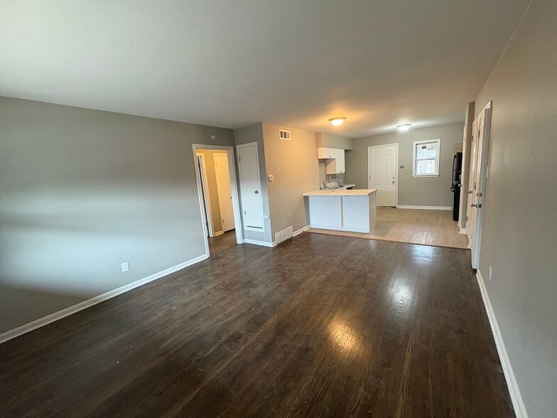 More Photos Of 4015 Summer Ave, Memphis Apartments For Sale