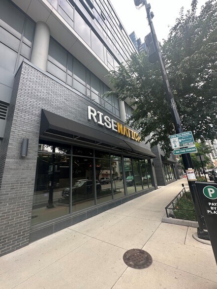 More Photos Of 169 W Huron St, Chicago Apartments For Lease