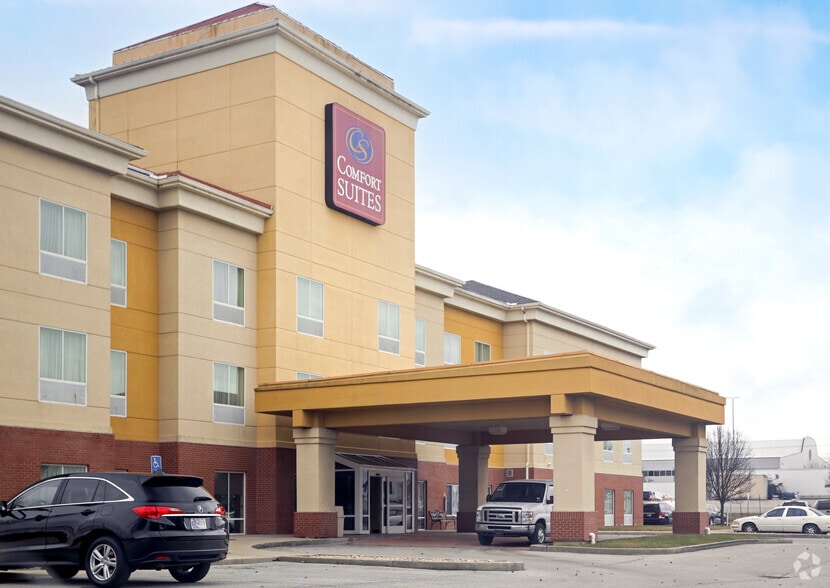 More Photos Of 2750 Fortune Cir W, Indianapolis Hotel For Sale