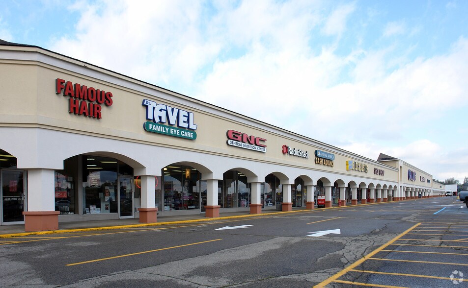 More Photos Of 427-525 S Memorial Dr, New Castle General Retail For Sale