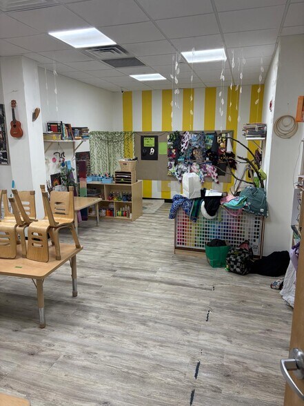 More Photos Of 47-28 11th St, Long Island City Apartments For Lease