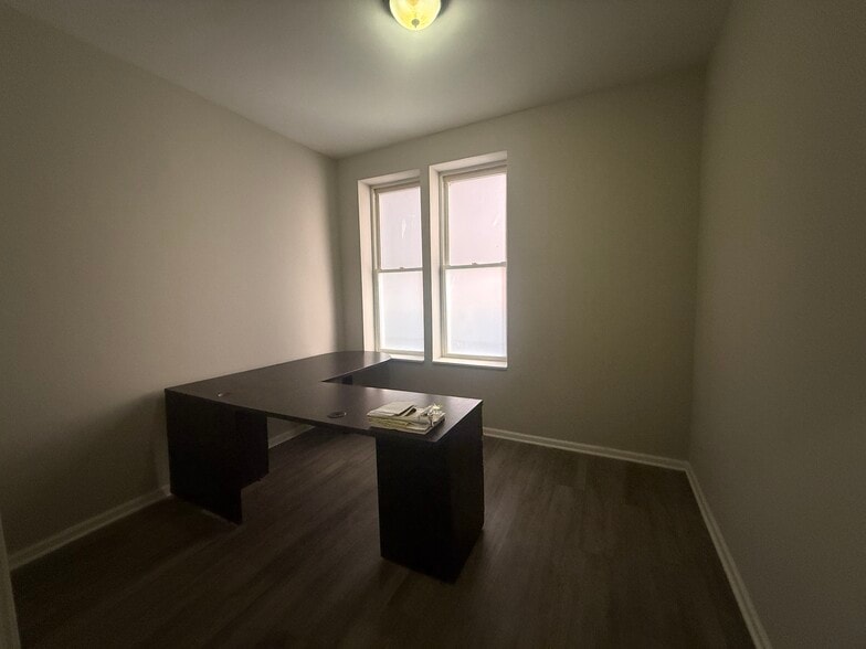 More Photos Of 836 N Damen Ave, Chicago Storefront Retail Residential For Lease
