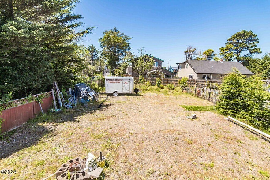 More Photos Of 20 Willow St, Depoe Bay Industrial For Sale