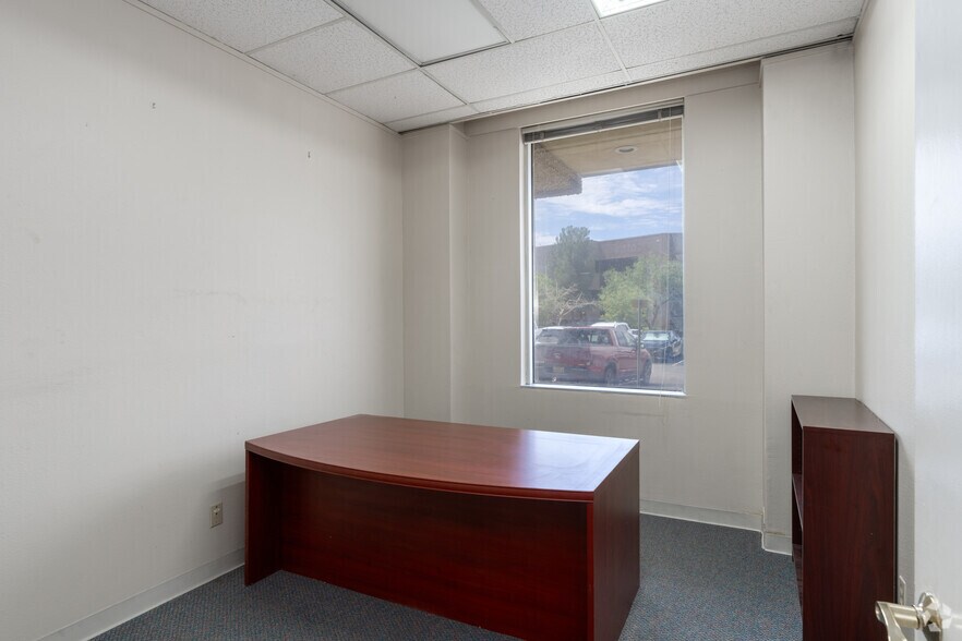 More Photos Of 6070 Gateway Blvd E, El Paso Office For Lease
