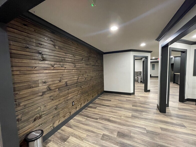 More Photos Of 408 Wilson Rd, Conroe Loft Creative Space For Sale