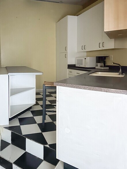 More Photos Of 38 W De Renne Ave, Savannah Storefront Retail Office For Sale