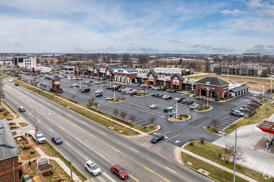 More Photos Of 900 E Battlefield St, Springfield General Retail For Lease