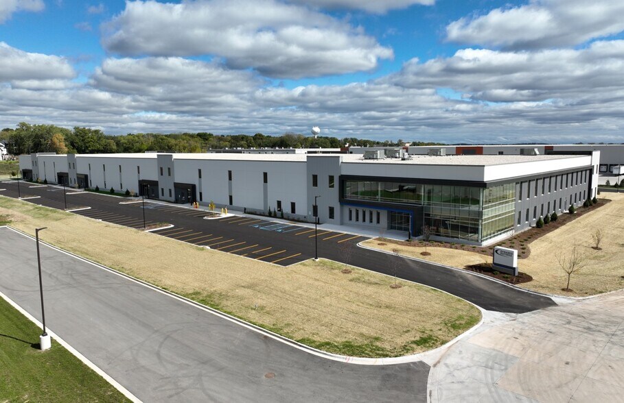 More Photos Of N53 W25314 HIGHLANDS Ct, Sussex Industrial For Lease