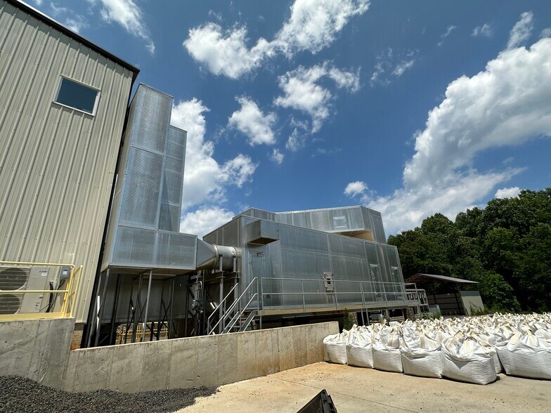 More Photos Of 119 Metrolina Dr, Shelby Manufacturing For Sale