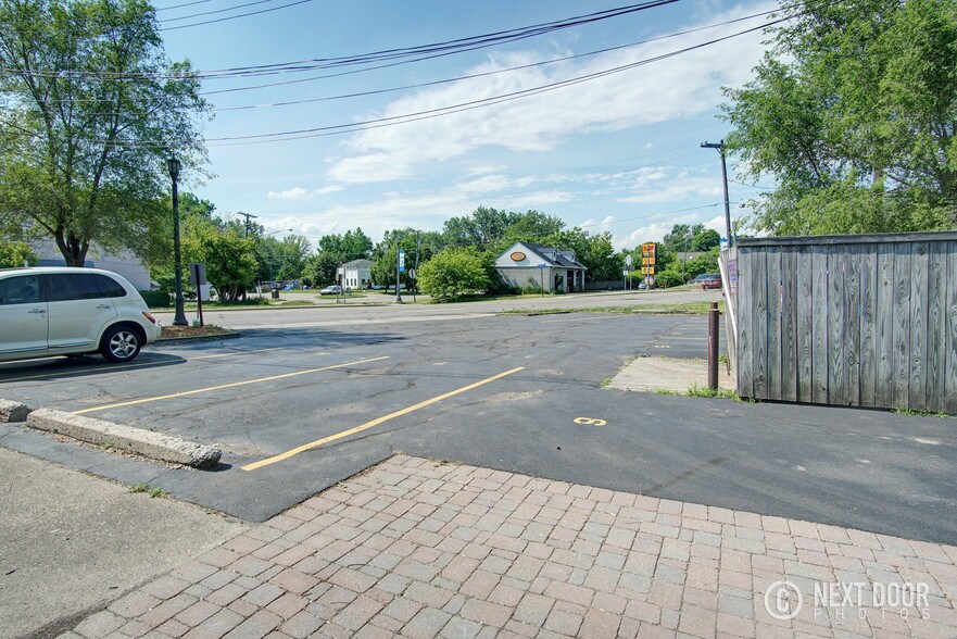 More Photos Of 121 E Walled Lake Dr, Walled Lake Storefront Retail Office For Sale
