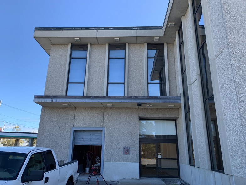 More Photos Of 4 Plaza Way, Fairhaven Bank For Lease
