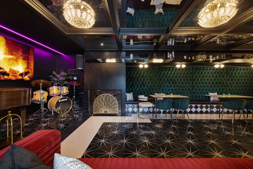 More Photos Of 120 W Vereda Sur, Palm Springs Hotel For Sale