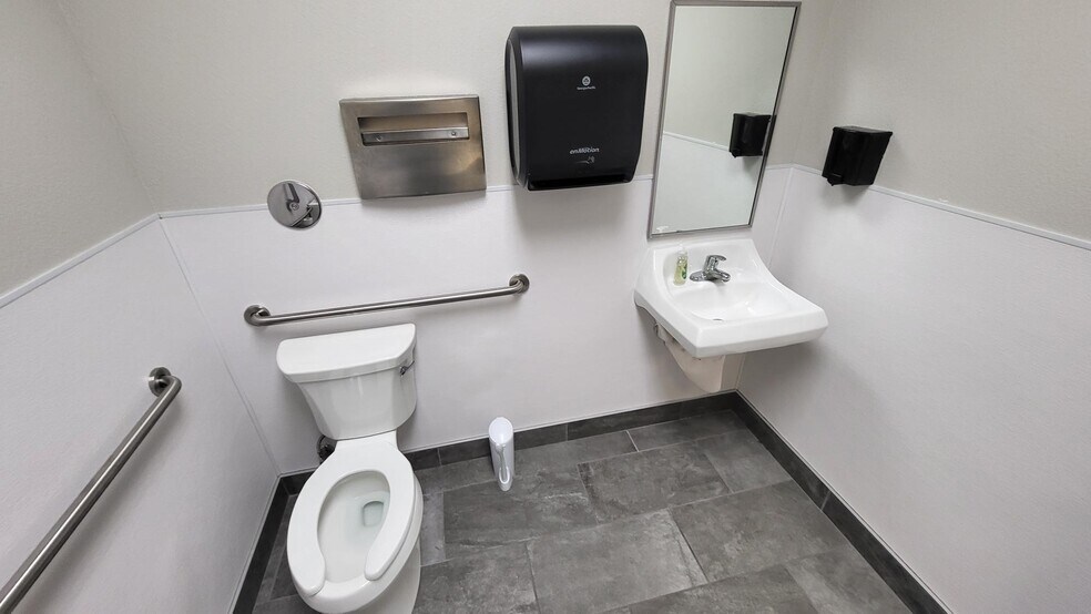 More Photos Of 2610-2620 S Jones Blvd, Las Vegas Medical For Sale