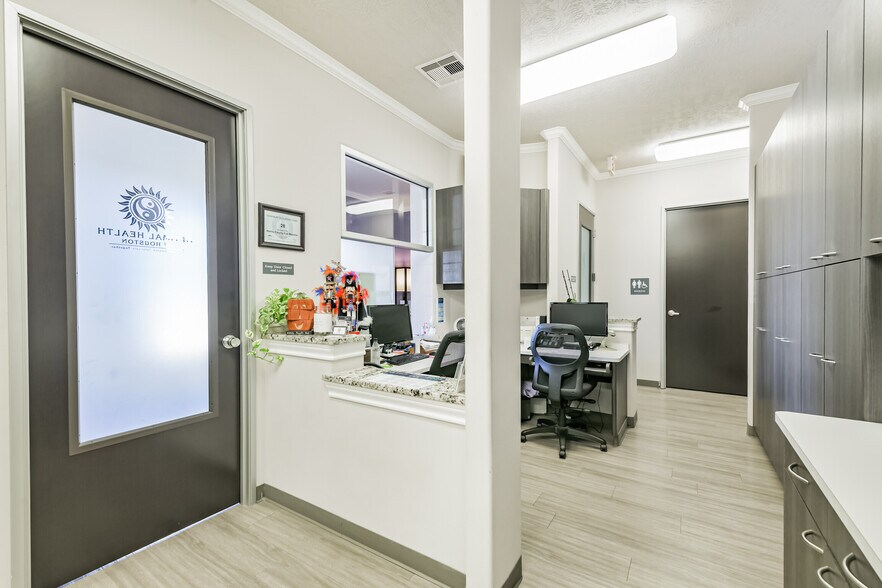 More Photos Of 11439 Spring Cypress Rd, Tomball Medical For Sale