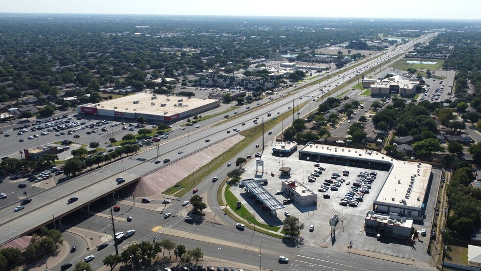 More Photos Of 7006 University Ave, Lubbock Unknown For Lease