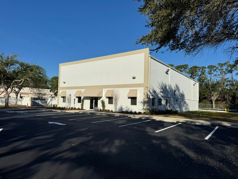 More Photos Of 1804 Concept Ct, Daytona Beach Distribution For Lease