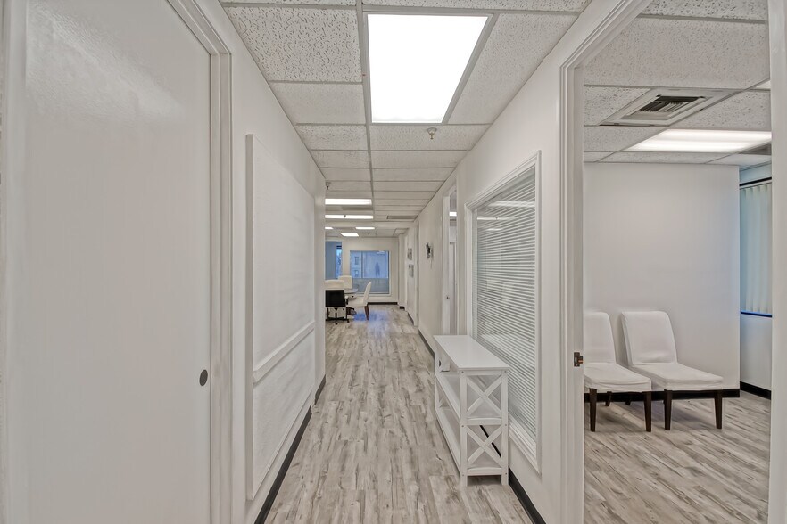 More Photos Of 18377 Beach Blvd, Huntington Beach Medical For Lease