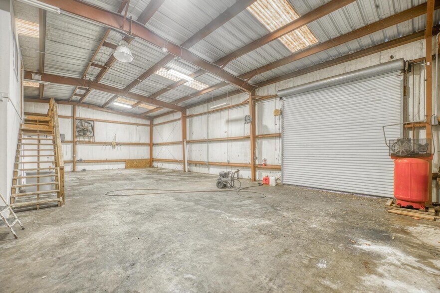 More Photos Of 1014 Creighton Rd, Pensacola Flex For Lease