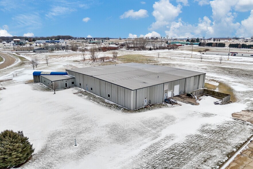 More Photos Of 701 Technology Pl, Waverly Manufacturing For Lease