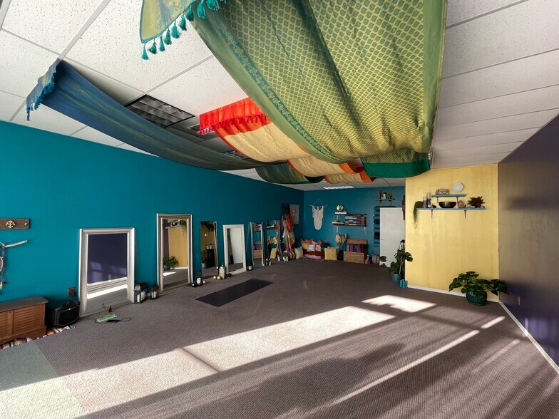 More Photos Of 247 Thain Rd, Lewiston Office For Lease