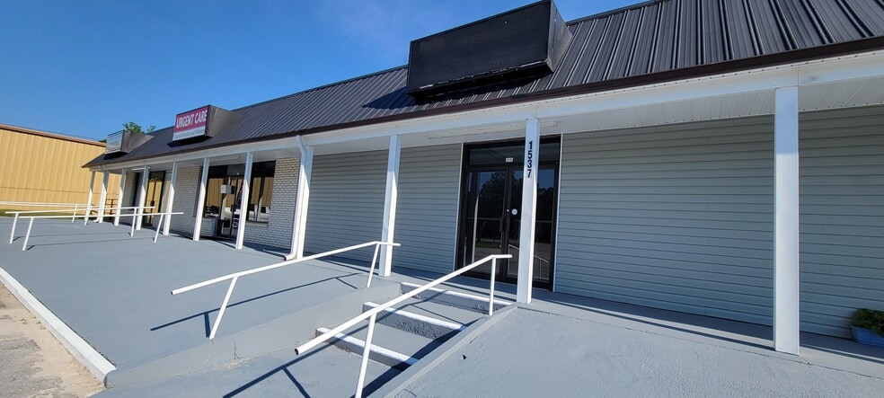More Photos Of 1537 Freedom Way, Hubert Storefront Retail Office For Lease