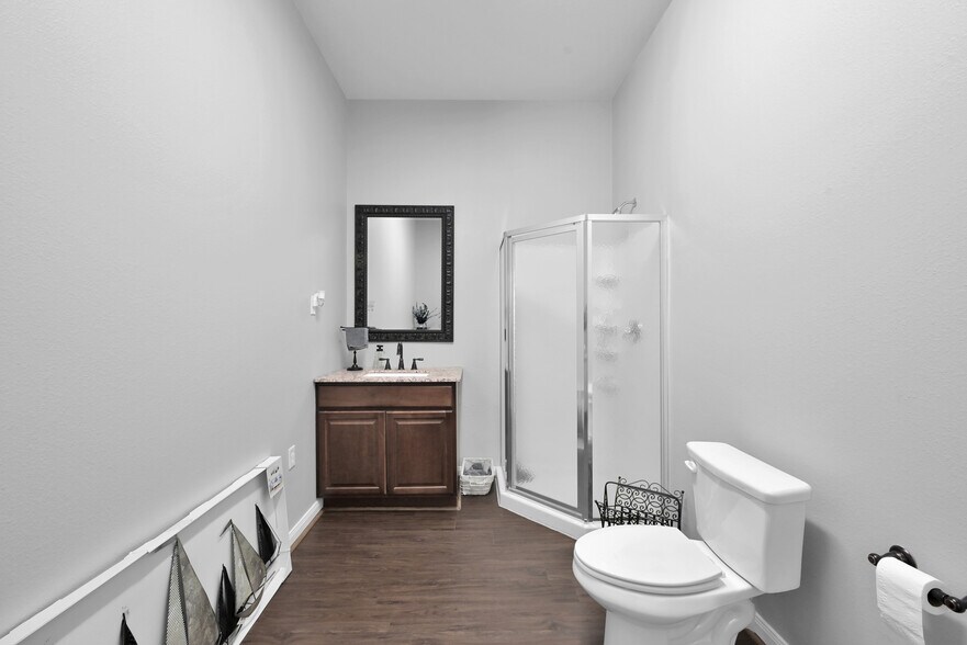 More Photos Of 15513 Capitol Hill Rd, Montgomery Service For Sale