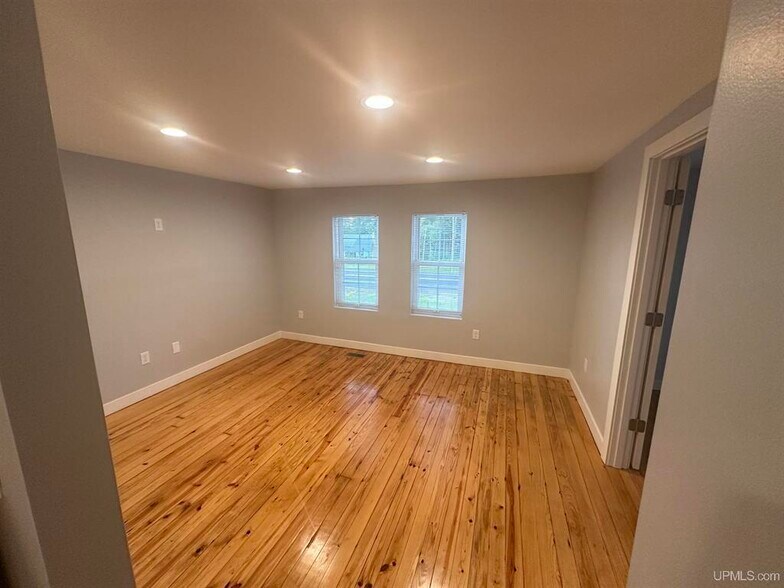 More Photos Of 19283 US Highway 41 W, Champion Light Manufacturing For Sale