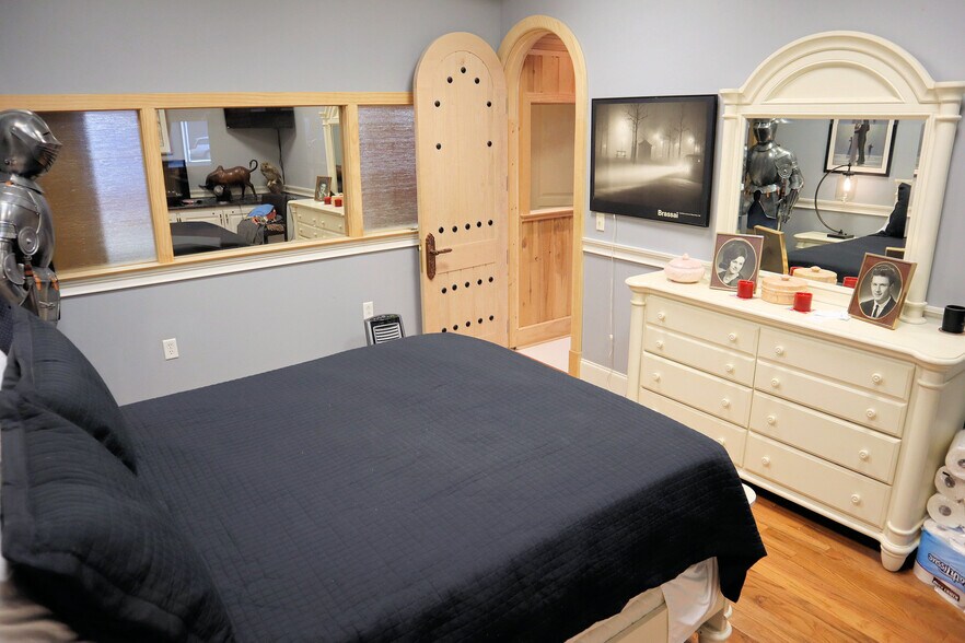 More Photos Of 395 S Ocoee St, Cleveland Showroom For Sale