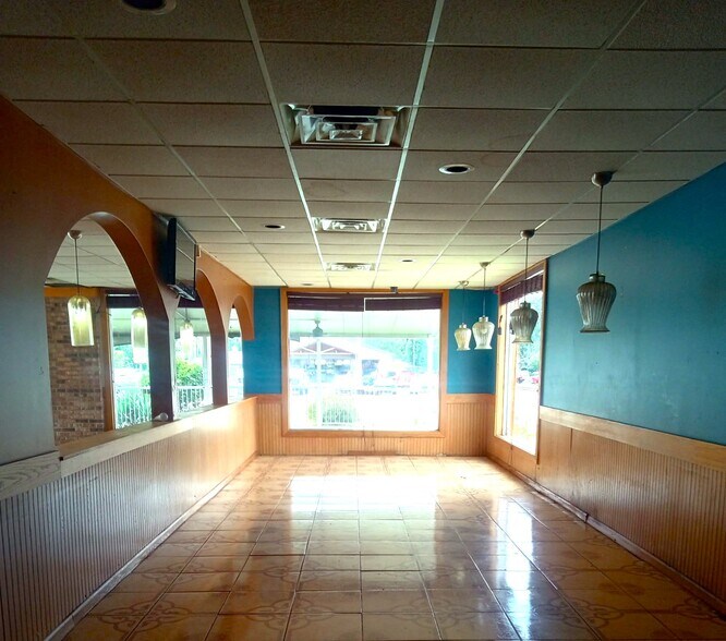 More Photos Of 2750 S 3rd St, Terre Haute Specialty For Lease