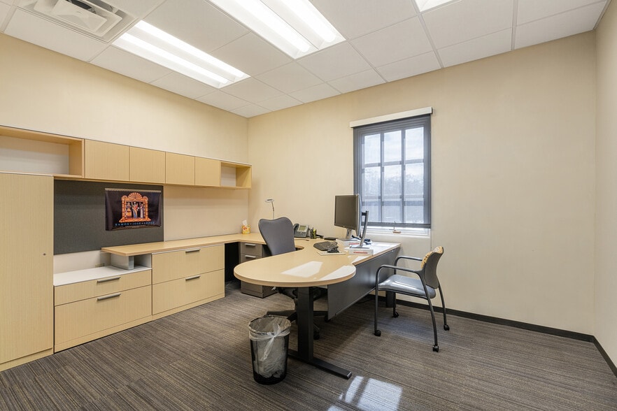 More Photos Of 1048 Paseo De Peralta, Santa Fe Office For Sale