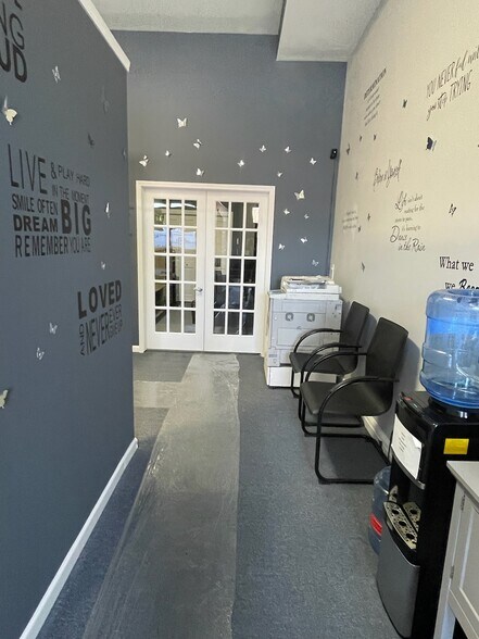 More Photos Of 2521 W North Ave, Chicago Storefront Retail Residential For Lease